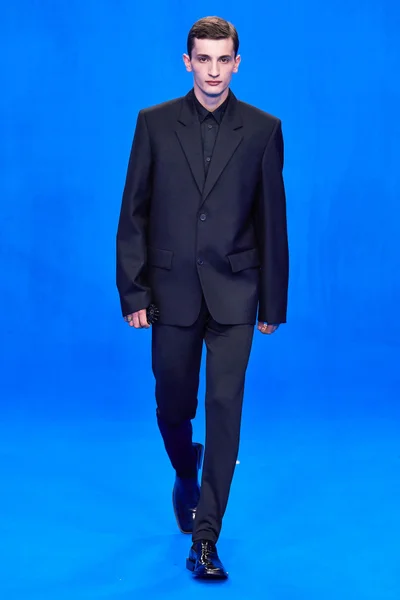 Look 70